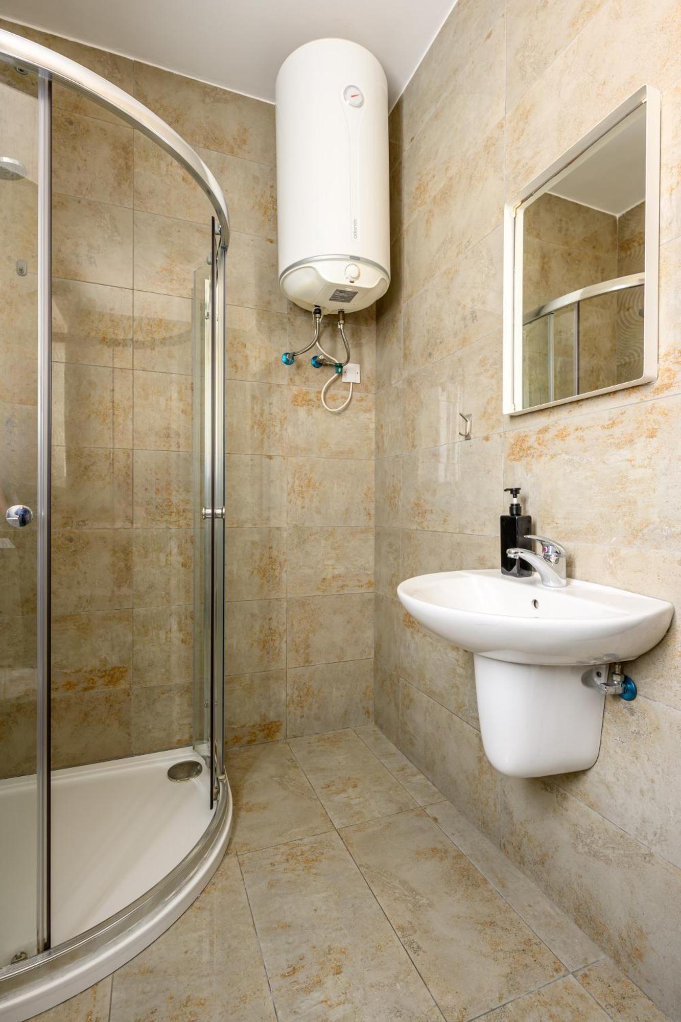 F11 Room 2, Private Room Two Single Beds Shared Bathroom In Shared Flat Мсіда Екстер'єр фото