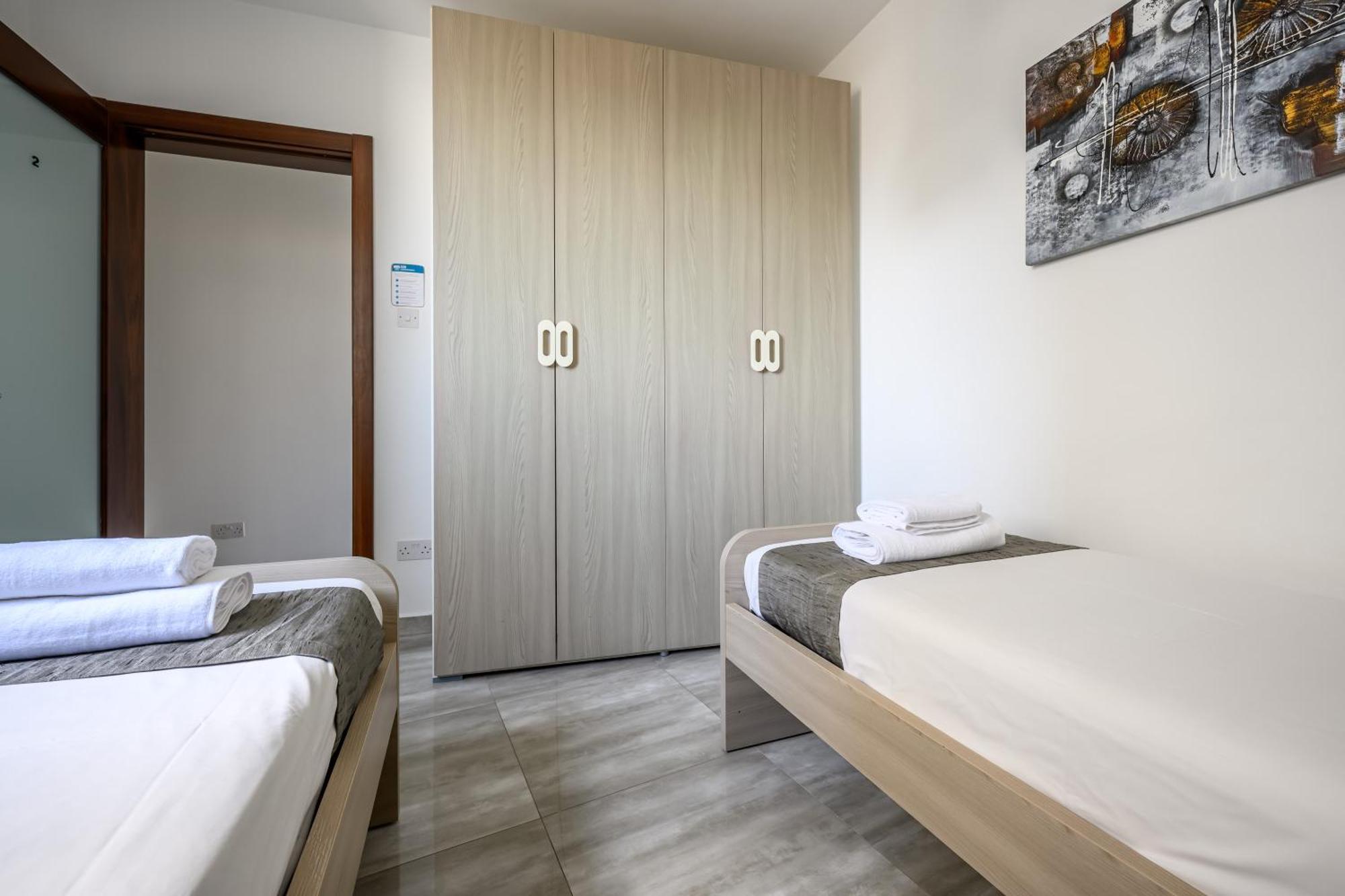 F11 Room 2, Private Room Two Single Beds Shared Bathroom In Shared Flat Мсіда Екстер'єр фото